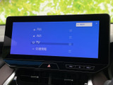高精細なディスプレイで、音楽や動画をクリアに楽しめます。多彩な表示モードで、自分好みの画面設定が可能。ドライブ中のエンターテイメントをさらに充実させてくれます。