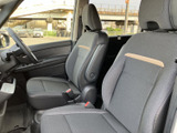 運転しやすいコックピットは、直感的な操作性を実現。安全運転をサポートする機能も充実しており、安心して運転できます。