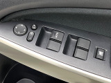 【電動格納ミラー】サイドミラーは電動格納式となっており、狭い駐車場でもキズがつくリスクを抑えられます。