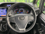 【純正革巻きステアリング】上質な革を使用することで、手にしっかり馴染みとても運転しやすいハンドルです♪