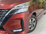 【LEDヘッドライト】悪天候や夜間走行時も良好な視界を確保し安心して運転できる高輝度LEDヘッドライトを装備!点灯速度が早く、消費電力も抑えられています。