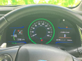 視認性の高いメーター類が、運転に必要な情報を分かりやすく表示します。運転状況を一目で把握できます。