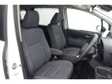 しっかりとしていて上質な座り心地のシートです。 座り心地も良くて長時間の運転も快適ですよ。 肌触りの良いシートが評判です。