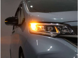 前だけでなくサイドや後ろにも気づいてもらいやすい『ドアミラーウインカー』装備のお車です!周りの車にウインカー、ハザードを気づいてもらえるので安心、安全です!
