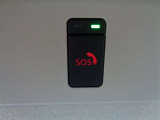 急病時や危険を感じた時、SOSコールスイッチを押すと専門のオペレータに繋がって、警察や消防への連携をサポートしてくれます。また、万が一の事故発生時には、エアバッグ展開と連動して自動通報します。別途契約要