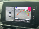 上から丸見えアラウンドビュー!車を真上から見下ろした様な映像を映し出すアラウンドビューモニター。これで車庫入れもラクラク。
