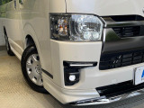 【LEDヘッドライト】悪天候や夜間走行時も良好な視界を確保し安心して運転できる高輝度LEDヘッドライトを装備!点灯速度が早く、消費電力も抑えられています。