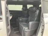 後部座席の写真になります。広いので運転も快適ですよ!