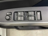 パワーウィンドウスイッチで運転席から全席の窓の開閉ができます♪