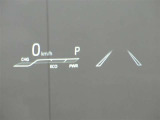 カラーヘッドアップディスプレイ付き。少ない視線移動で情報を確認できるので、運転の疲労軽減に繋がりますよ♪