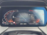 視認性の高いメータークラスターは、運転に必要な情報をドライバーに分かりやすく伝えます。洗練されたデザインが、快適なドライブをサポートします。