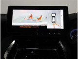 パノラミックビューモニター装備!バックビュー/車両に取り付けたフロント、サイド、バックカメラの映像を合成して画面上に表示させることで、バックするときにはアシストラインし、車庫入れや縦列駐車をサポート。