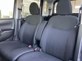 運転席からの視界は広く、運転操作がしやすいです。ステアリングやペダルの配置も最適で、快適な運転をサポートします。