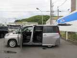 スライドドア付き5ドアーで乗り降り荷物の出し入れ助かります。