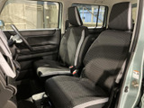 運転しやすい視点と、操作しやすい配置が、快適なドライビングをサポートします。シートの質感も良く、上質な時間を過ごせます。