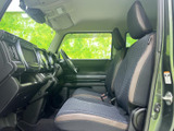 運転席からの視界は良好で、運転操作もスムーズに行えます。使いやすい配置で、快適な運転をサポートします。