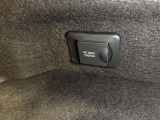 ラゲージルーム内にはアクセサリーコンセント(AC100V・1500W)が設置されています。災害などによる非常時に電力が必要なときに給電可能です。