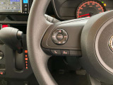 運転中、オーディオの操作をしてて、ハッとしたことはありませんか?ステアリングスイッチは、運転中でもハンドルでオーディオの操作が可能です。安全なドライブをサポートします。