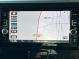 見やすい地図画面で、目的地へのナビゲーションをサポート。スムーズな移動を助けます。運転に集中できる環境をご提供します。
