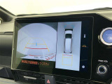 バックモニター付なので後退時に後方が見えるので安心。 車は構造上、死角がたくさんなので万が一を考えると必須ですね。 あくまで補助の為の装備、バックは目視で確認する事が重要ですよ。