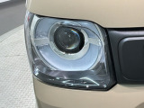 LEDヘッドライトは、点灯の瞬間から最大光量を発揮し、突然暗くなるトンネルなどでの安定感を高めます。