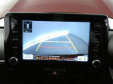 バックガイドモニターで、後方を確認しながら安心して駐車することができます。運転初心者も熟練者も必須の機能ですよ!