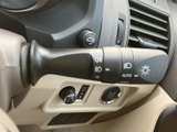 操作しやすい位置に配置されたウインカーレバーは、スムーズな車線変更をサポートします。直感的に操作できる設計です。