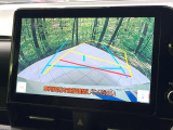 【バックカメラ】駐車時に後方がリアルタイム映像で確認できます。大型商業施設や立体駐車場での駐車時や、夜間のバック時に大活躍!運転スキルに関わらず、今や必須となった装備のひとつです!