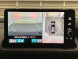 マルチビューカメラシステム搭載車です。お車の周囲を全方位でカバーします。後方・前方・両脇と、コンディションが悪い視界でもカラーモニターに映し出した映像がドライバーをサポートします。