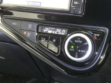 【オートエアコン】車内温度を感知して自動で温度調整をしてくれるのでいつでも快適な車内空間を創り上げます!どの席に座っても快適なドライブが楽しめます♪