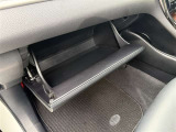 助手席側にはダッシュボードを完備しています。
