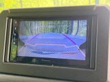 【バックカメラ】駐車時に後方がリアルタイム映像で確認できます。大型商業施設や立体駐車場での駐車時や、夜間のバック時に大活躍!運転スキルに関わらず、今や必須となった装備のひとつです!