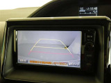 バックガイドモニターで、後方を確認しながら安心して駐車することができます。運転初心者も熟練者も必須の機能ですよ!