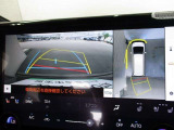 パノラミックビューモニター付きです。車両を上から見たような映像をディスプレイオーディオ画面に表示、運転席からの目線だけでは見にくい、車両周辺の状況をリアルタイムでしっかり確認できます。