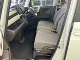 機能的なデザインが施された運転席。操作性も良く、快適なドライブをサポートします。