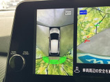 バック時の安全性を高めるモニター。死角をカバーし、狭い場所でも安心して駐車できます。運転初心者の方にもおすすめです。