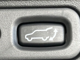【パワーバックドア】スマートキーや運転席のボタンを押すだけでリアゲートが自動で開閉します!荷物を持っている時や、高い位置にあるバックドアを閉める際に便利な機能です♪