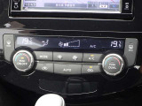 【オートエアコン】運転席と助手席の設定温度をそれぞれ独立して調整できるエアコン独立温度調整機能が搭載されており、後席エアコン吹き出し口も装備しています♪