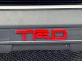 【TRDガーニッシュ】人気のTRDガーニッシュを装備!クルマの外観がよりスタイリッシュになり、街中で存在感あふれる1台に♪将来買い替える時にもリセールに影響しやすく、価値ある人気の装備です!