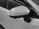 サイドターンランプ付きドアミラー。車両のドレスアップと右左折時の被視認性を兼ね備えたお洒落なミラーです。