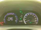 視認性の高いメーター類で、運転に必要な情報を的確に把握できます。直感的に操作できるデザインで、安全運転をサポートします。落ち着いた色合いも魅力です。
