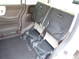 ◆チップアップ&ダイブダウン機構付【ULTR SEAT】は後席座面を左右分割で跳ね上げることができます。トランクで積載できない背の高い荷物をラクラク収納できます。ホンダ車ならではの人気装備です。