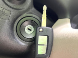 【キーレス】少し離れた場所からでもボタン一つでドアの開錠・施錠ができるのでとっても便利!ドアの鍵穴周りに傷をつけることもありません♪