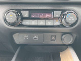 オートエアコンで温度調整も楽チン!四季を問わず快適に運転することが出来ます。