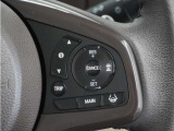 ◆アダプティブクルーズコントロール◆予め設定した車速内でクルマが自動的に加減速。前走車との適切な車間距離を維持しながら追従走行します。【LKAS】車線維持支援システムでステアリング操作を支援。