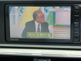 停車中にテレビや動画を楽しめる機能が搭載されています。待ち時間や休憩時間に、リラックスした時間を過ごせます。