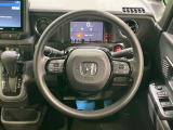 インテリアに合わせたデザインのステアリングは、運転される方のことも考え、運転しやすい形状、大きさです。是非一度、実際に触ってお確かめください。