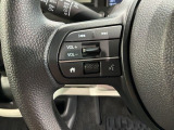 ステアリングにオーディオ操作スイッチが付いています。オーディオ画面に直接タッチしなくても操作が出来ますので、運転に集中できます。