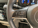 運転中、オーディオの操作をしてて、ハッとしたことはありませんか?ステアリングスイッチは、運転中でもハンドルでオーディオの操作が可能です。安全なドライブをサポートします。