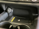 ワイヤレス充電器です!置くだけ充電が可能です♪対応したスマートフォンであれば、基本的に充電は可能です!